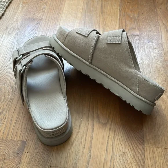 UGG Goldenstar Hi Platform Slides - Picture 4 of 8